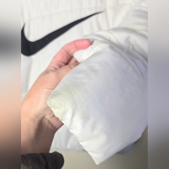 Women's Nike Therma-Fit Puffer Hooded Parka, Size Medium - Picture 5 of 5